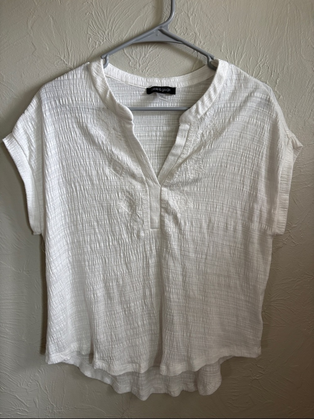 Cable & Gauge White Textured Split-Neck Tunic Top